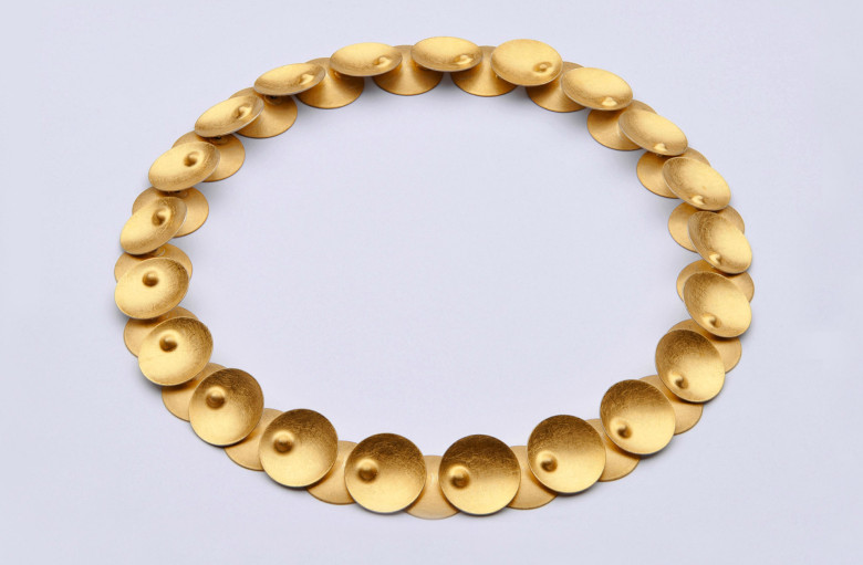 Batho Gündra, Schmuck