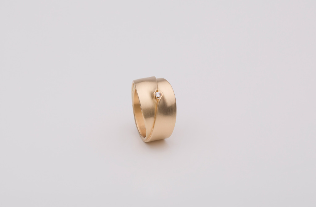 Ring aus der Kollektion <em>Fold</em>. Gold 750, Diamant