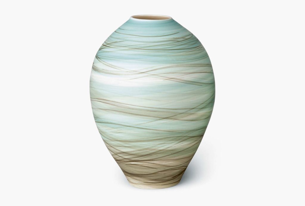Vase, Serie <em>Mara</em>. Porzellan, Terra Sigillata, H 21 cm.