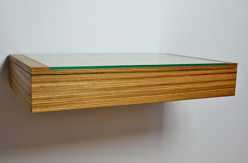 Regal mit Schublade. Zebrano 60 × 40 × 12 cm.
