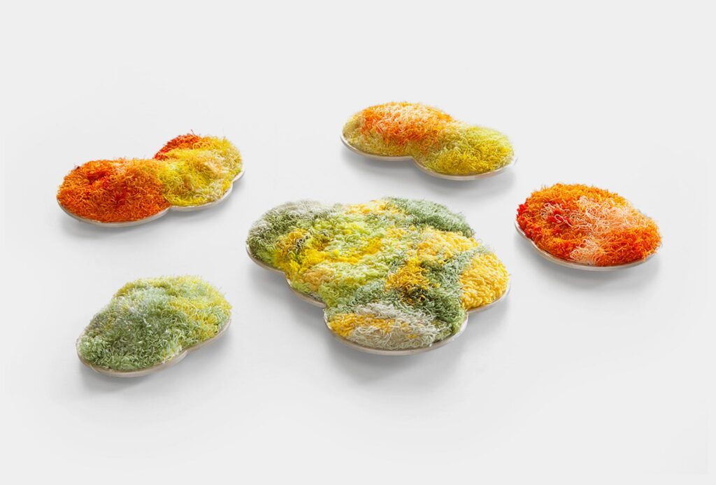 <em>Wolkenbroschen</em>, Silber, Textil, getuftet.