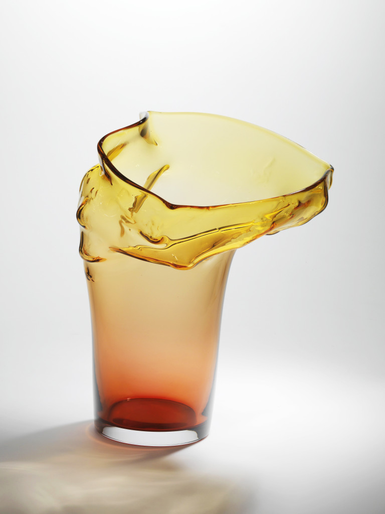 Bibi Smit <i>Tempestuous Vase, 2010</i>. Rottopas, mund-geblasenes Glas.