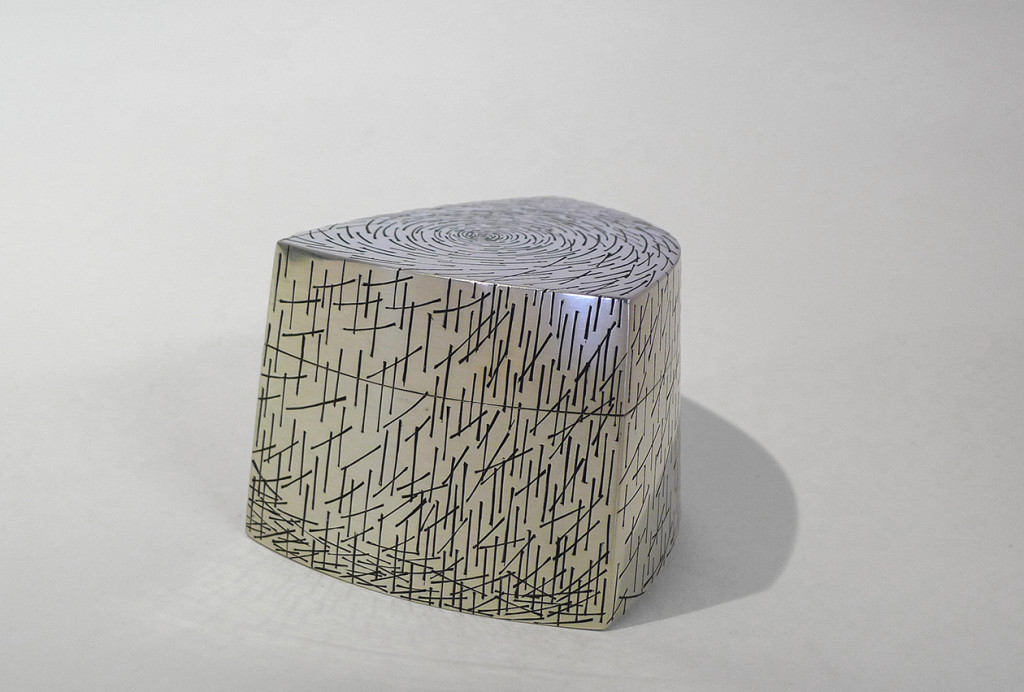 Dose <em>Wind und Wetter</em>, 2012. Silber 925, 6 × 5 × 5,5 cm.