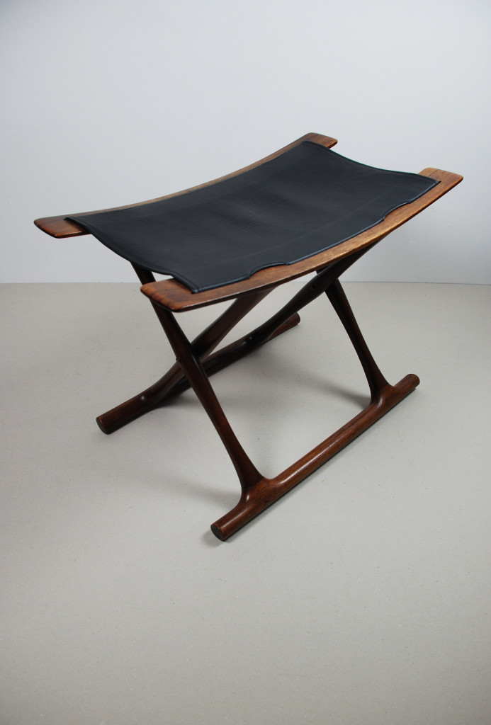 formformsuche, <em>Egyptian stool</em> [Ägyptischer Hocker], 1960. Entwurf Ole Wanscher, hergestellt von A. J. Inversen, Dänemark.