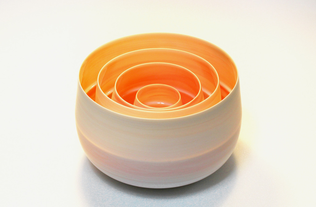 Schale <em>Orange Bowl Set</em>, 2014. Porzellan, Ton.