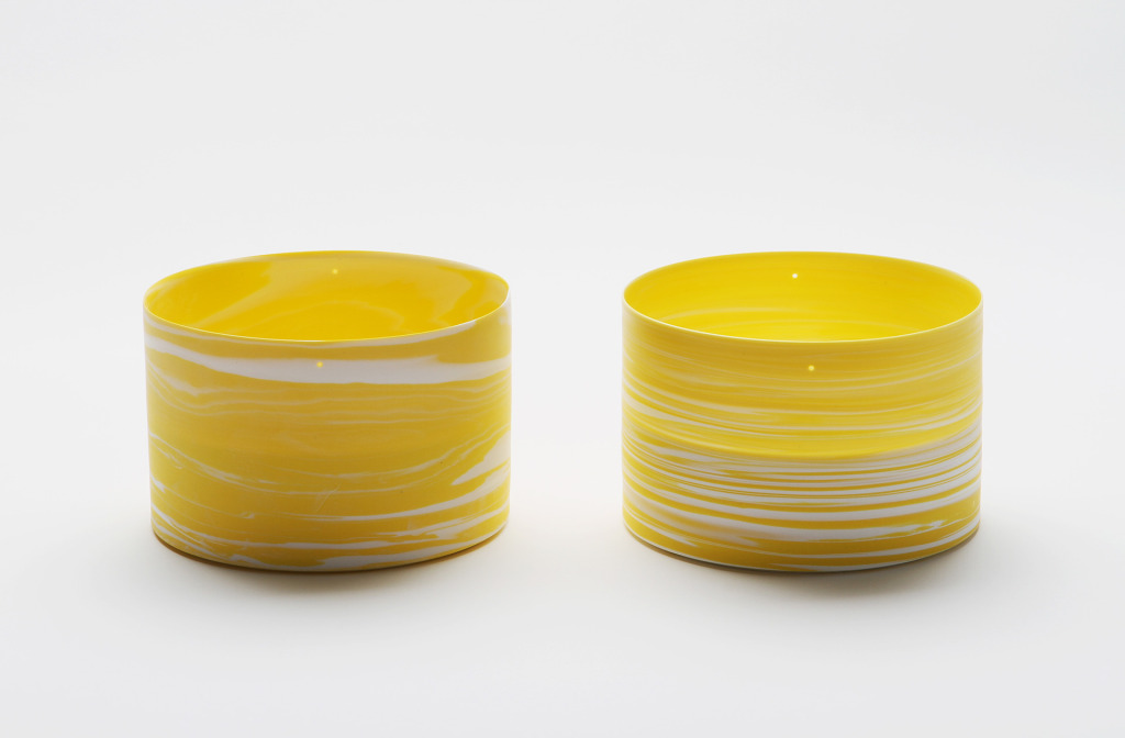 Schalen <em>Shadowed Color Yellow Cylinder</em>. Porzellan,14,5 × 9,3 cm.