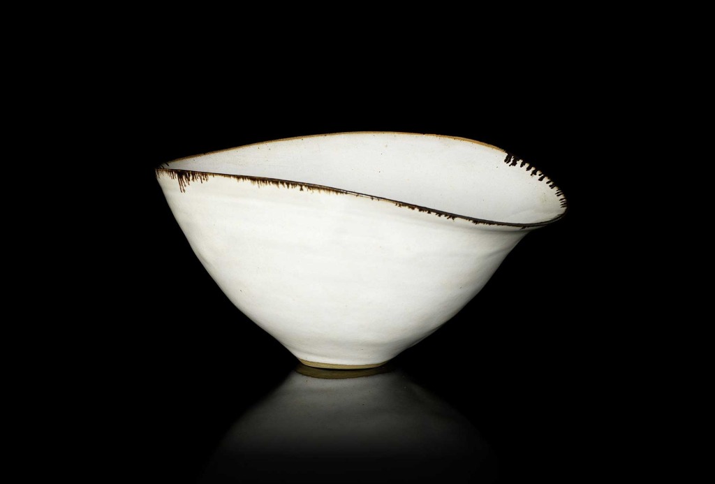 Lucie Rie, Schale mit Gießschnauze