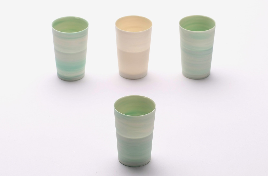 Becher <em>Shadowed Color Cup</em>, 2013. Porzellan. 5,8 × 8,7 cm.