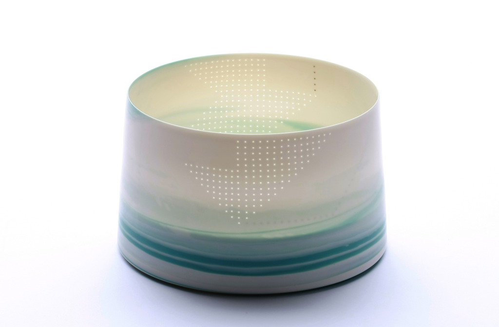Schale <em>Shadowed Color Cylinder</em>, 2014. Porzellan, 19 × 12,5 cm.