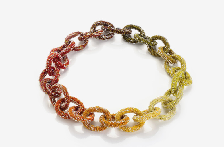<em>Ringerlkette</em>, 2013. Glasperlen, Polyesterfaden. 50 cm