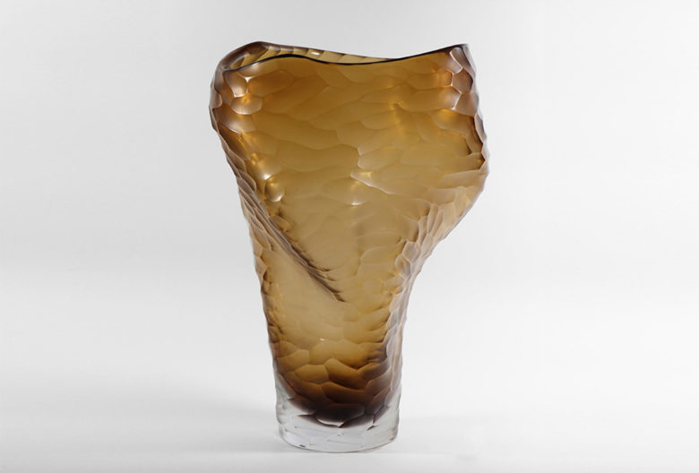 Vase <em>Inciso</em>, 2019. B 24 cm x H 40 cm.