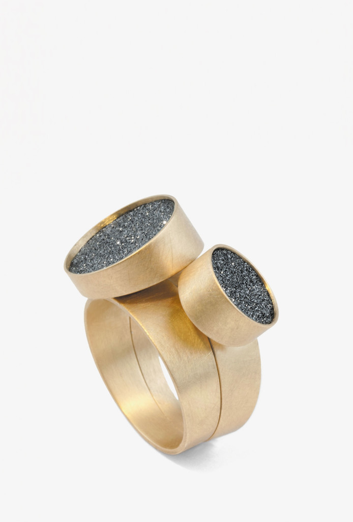 Ring aus der Schmuckkollektion <em>Sternenstaub</em>. Gold 750, Siliziumcarbit