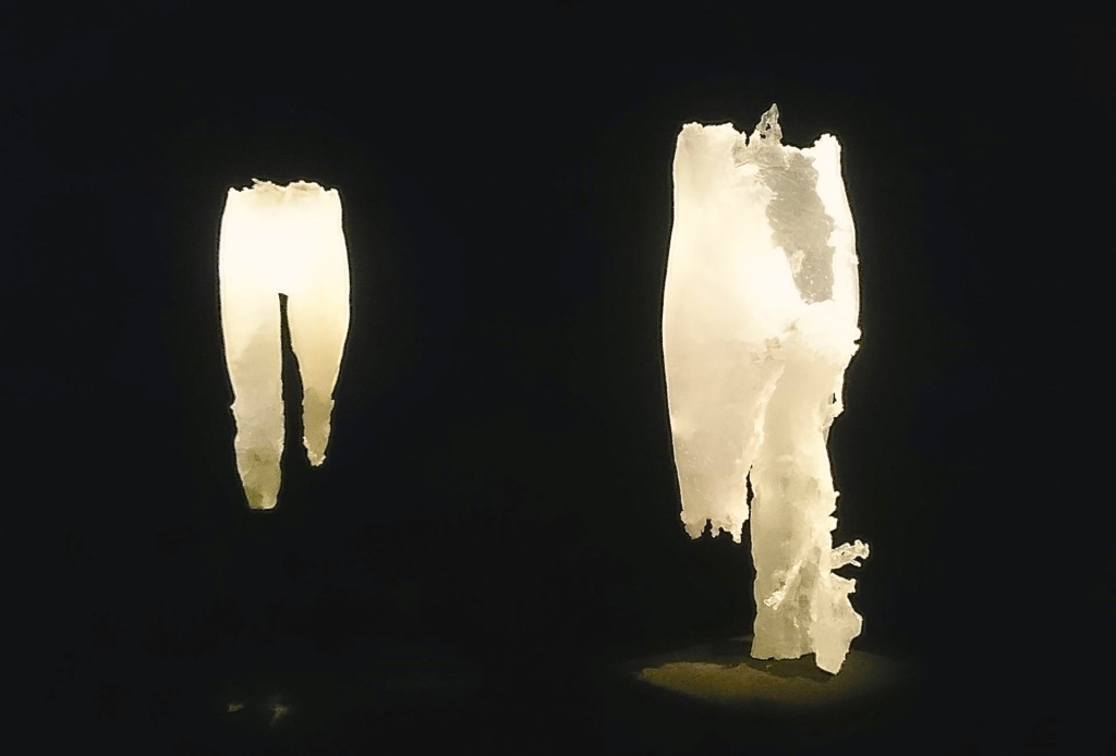 Zwei Torsos des amerikanischen Künstlers Bart Dorsa fur Gotika 2015