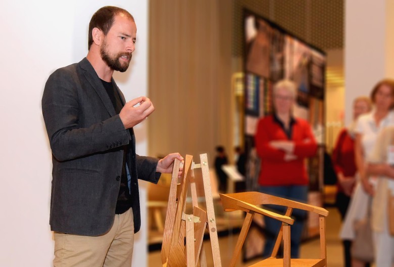 manu factum, Klemens Grund mit Stuhlpaar aus massiver Eiche