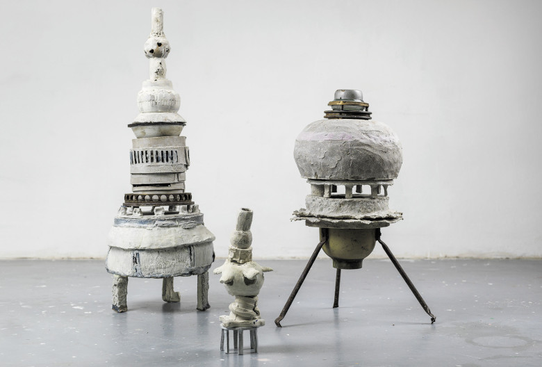 Sarah Bartmann, <em>Interstellare Talfahrt</em> object, 2015. Ceramics, metal, concrete, brick, 25–135 x 25–35 cm