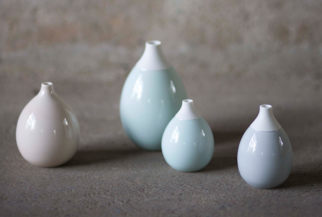 <em>CONTRAIR</em> Vasen. Photo Laura Muthesius, Styling Nora Eisermann