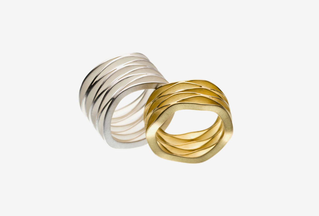 Ring <em>WAVE</em>. Gold 750, Silber 925