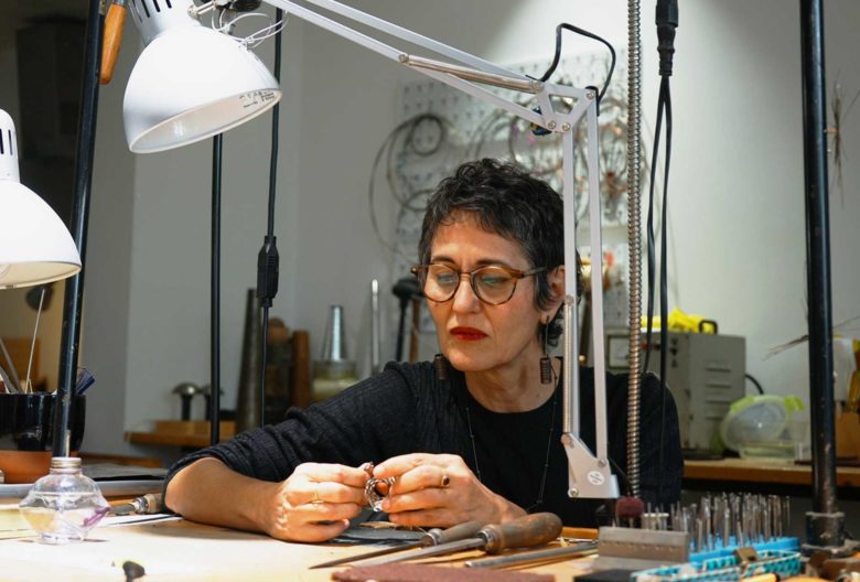 Ela Cindoruk von der Elna Contemporary Jewellery Gallery in Istanbul