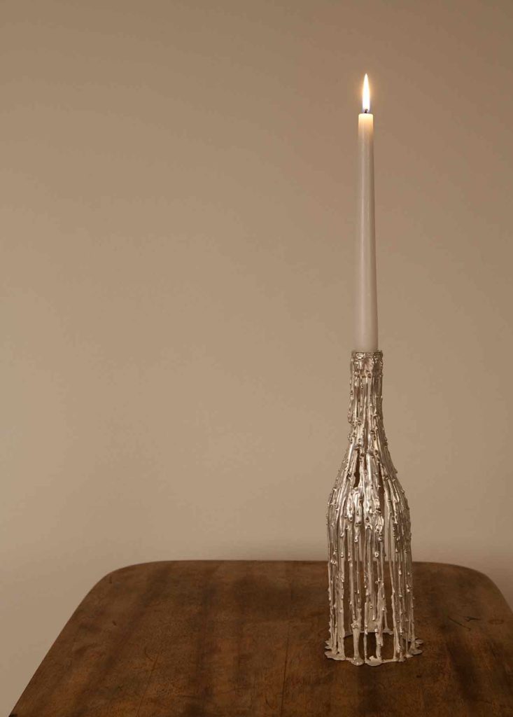 <em>Standalone</em>, 2013. Silber 925, Kerze geschmolzen, gegossen, H ca. 38 cm. Photo Mirei Takeuchi.