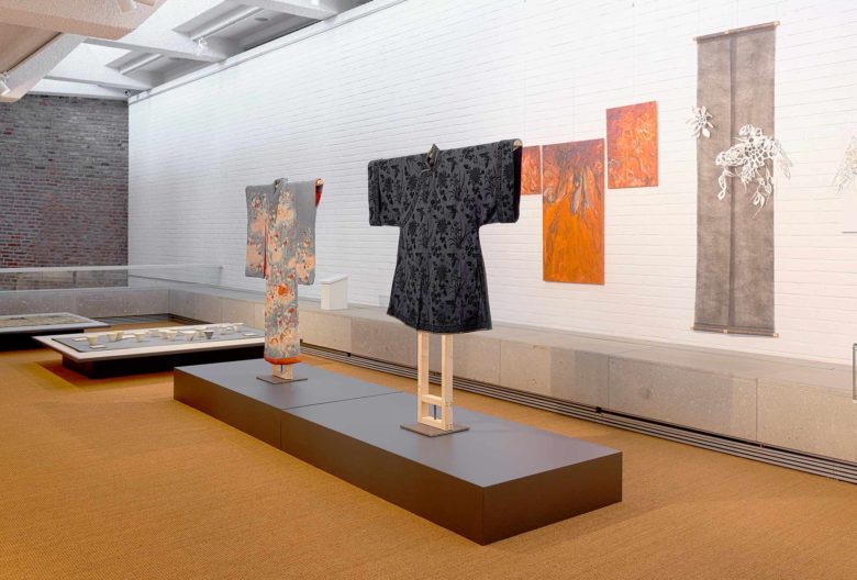 Zu den Inspirationsquellen für die Kunsthandwerker im Deutschen Textilmuseum Krefeld gehörten u.a. japanische Kimonos. Alle Fotos Brigitte Lerho