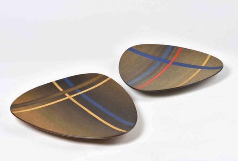 Farbige Intarsien erinnern an Mondrian. Mit ihren beiden Holzschalen, gewann Ulrike Scriba einen der drei Staatspreise Baden-Württemberg 2018.