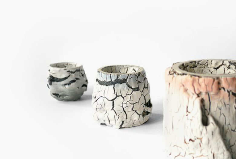 Irina Razumovskaya, Keramikoberflächen, die an ausgetrocknete Erde erinnern.