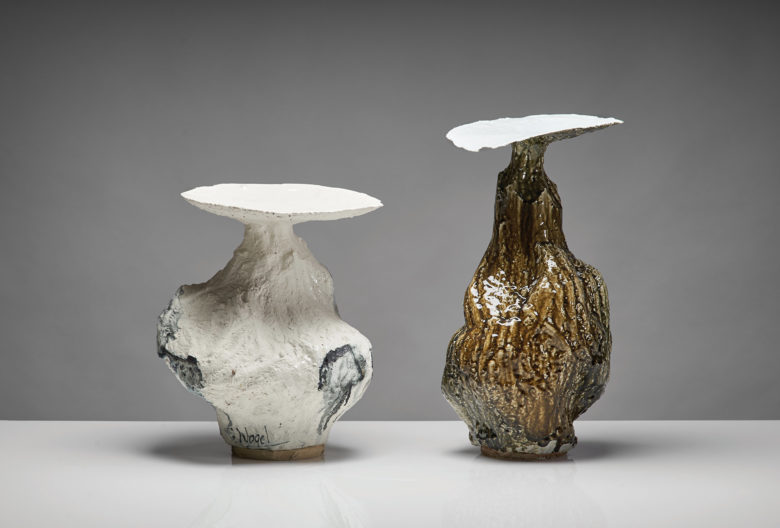 Noch Gefäß oder nur Skulptur? Keramik von Johannes Nagel, 2019. H 45 und 55 cm. Photo Tom Dachs. 
