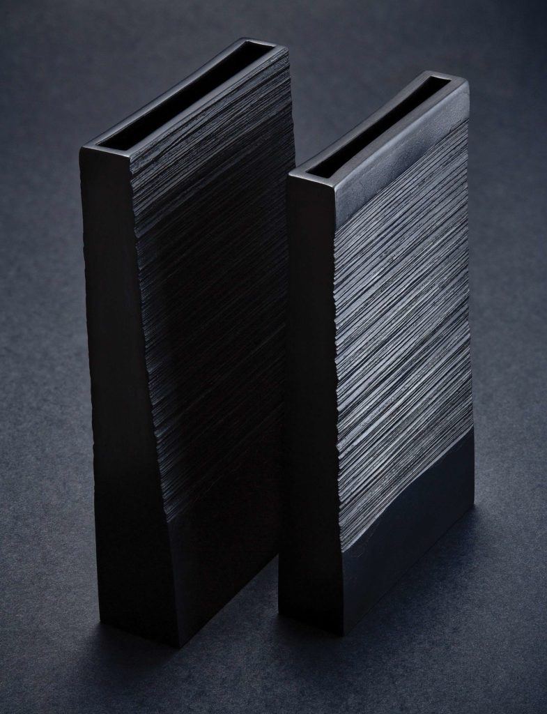 Gefäßobjekte. Stahl, geschmiedet und montiert. 22,8 x 11,5 x 4 cm und 20,8 x 11,2 x 3,6 cm. Photo: Sebastian Linder.