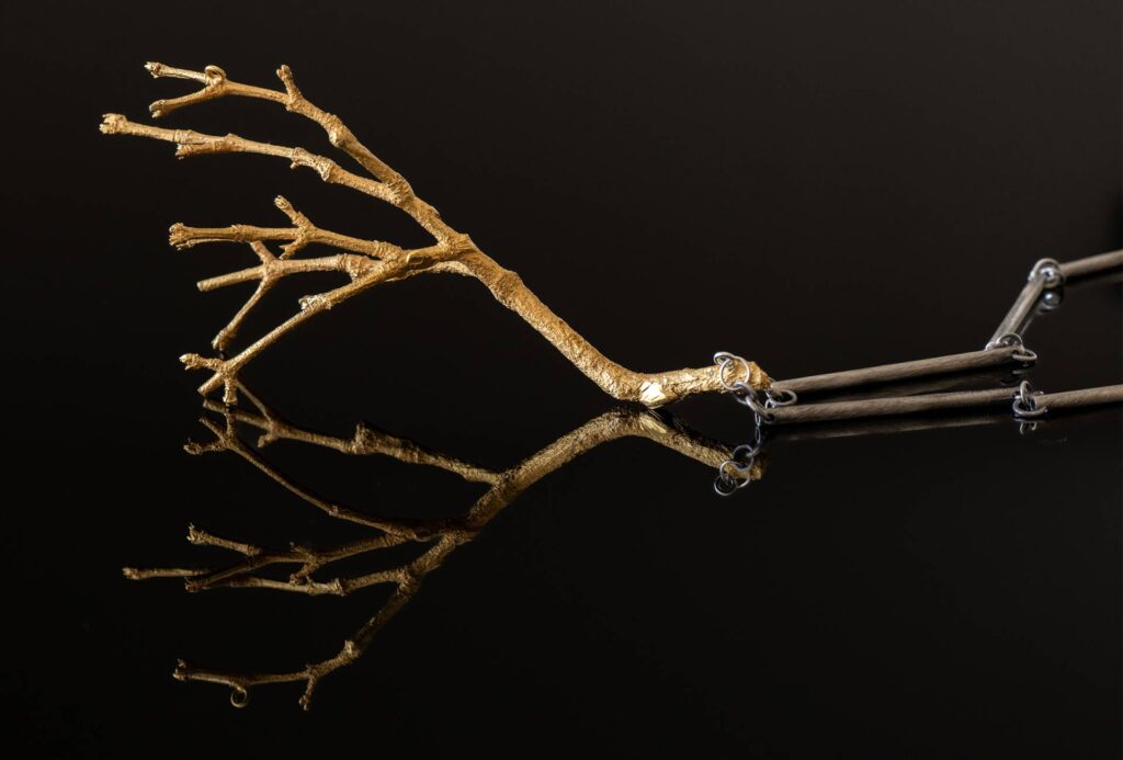 Astkette, 2025. Silber geschwärzt, Astabguss 24 Kt vergoldet.