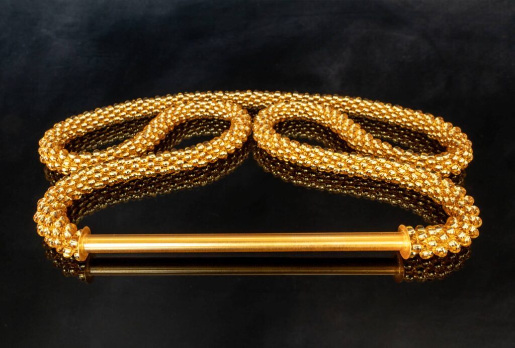 Kette, 2024. Silber, 24Kt vergoldet, bernsteinfarbige Murano Glasperlen, Silber Einschlüsse, Kumihimo Flechttechnik.