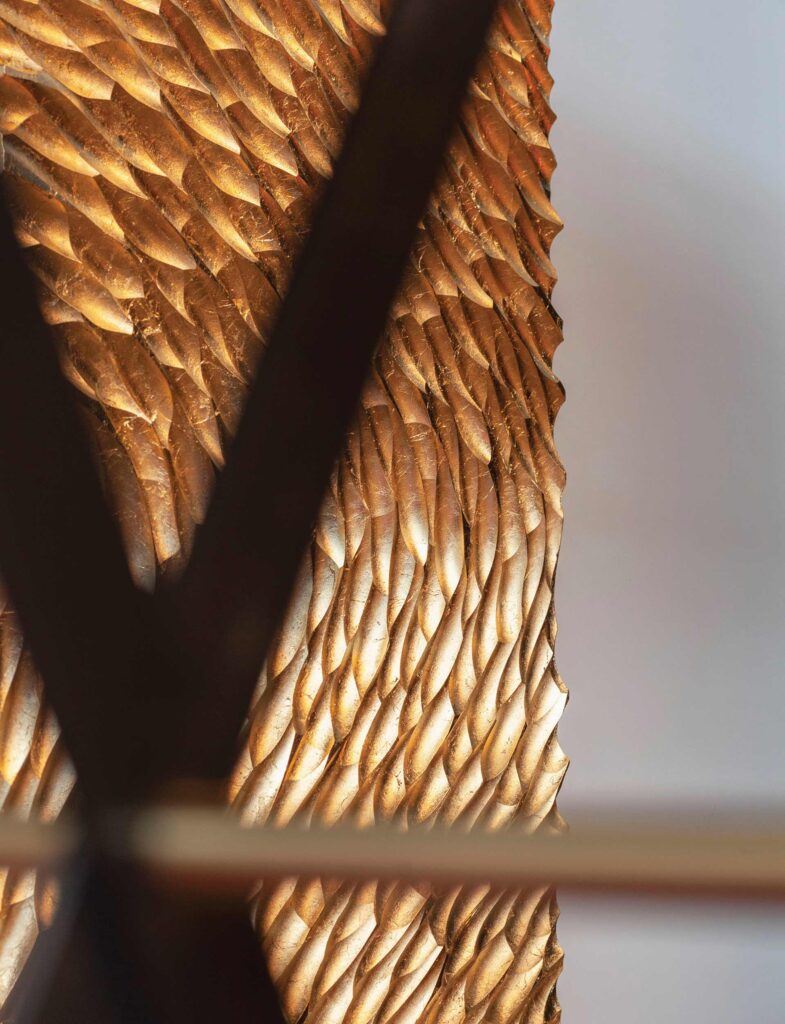 <em>Formfeld 1</em>, Gold plattiert. 120 x 83 cm.
